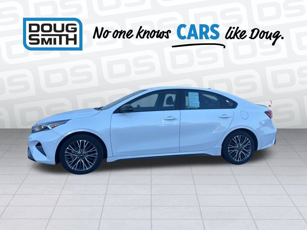 2024 Kia Forte GT-Line photo 2
