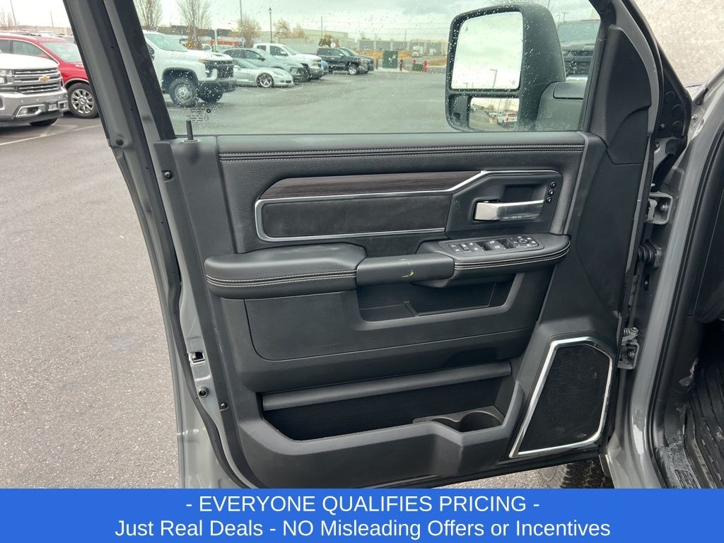New 2026 Ram 3500 LARAMIE CREW CAB 4X4 6'4 BOX Pickup