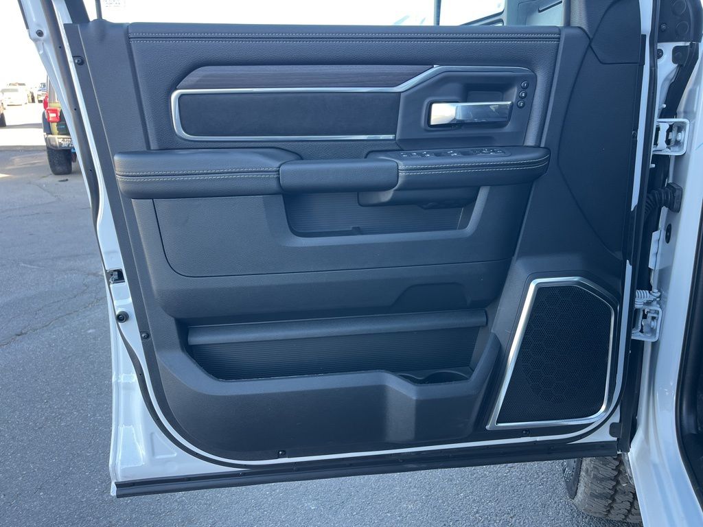 2026 RAM 2500 Laramie - Photo 8
