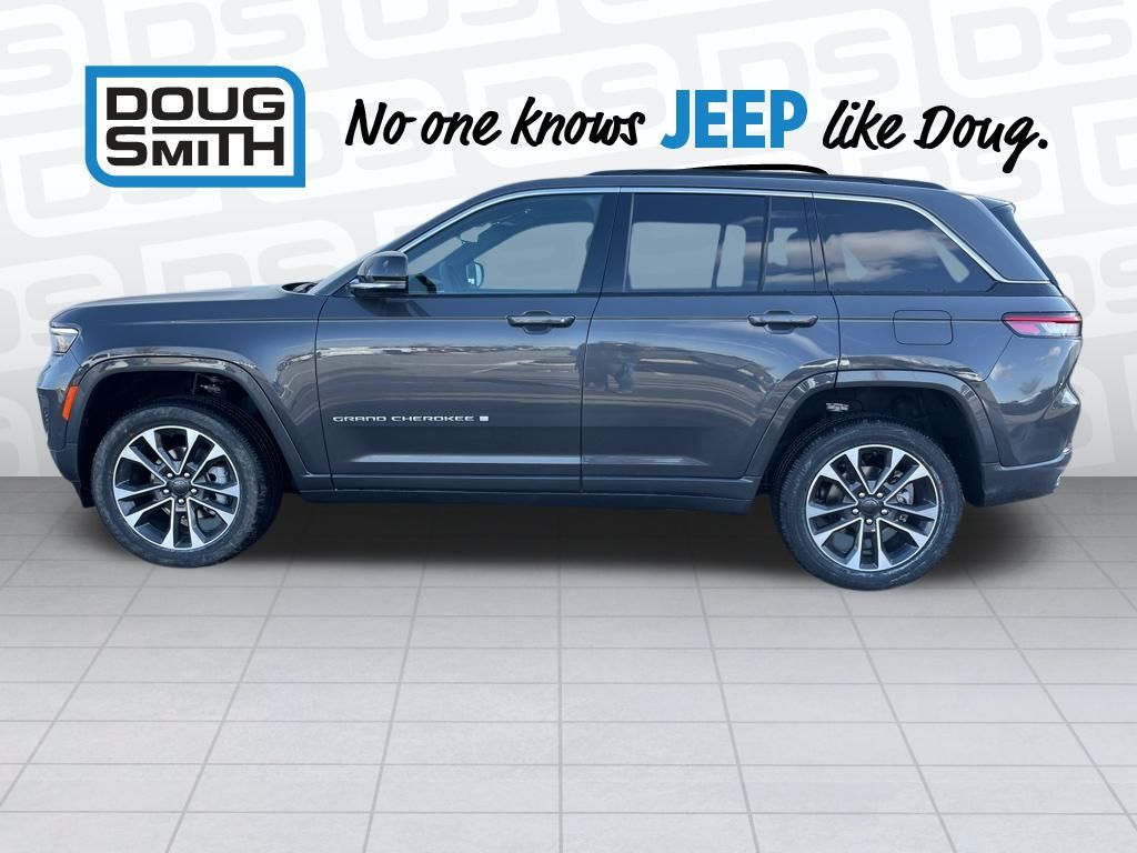 2025 Jeep Grand Cherokee Overland photo 3