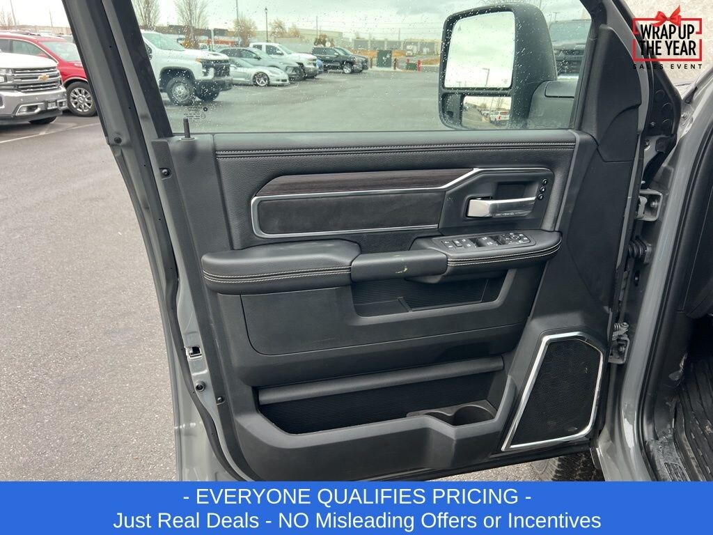 New 2026 Ram 3500 LARAMIE CREW CAB 4X4 6'4 BOX Pickup