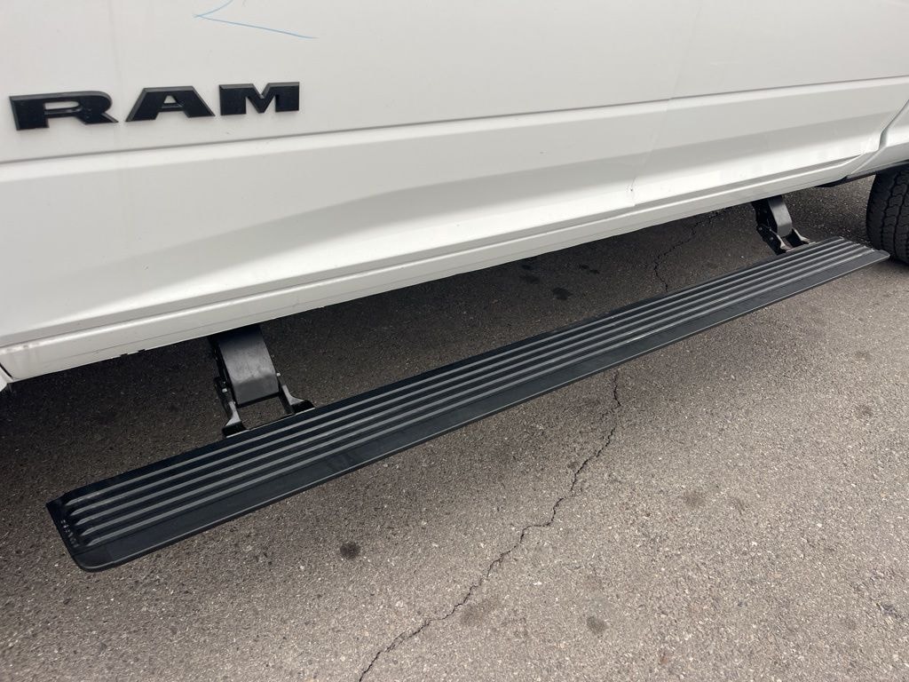 New 2026 Ram 3500 LIMITED CREW CAB 4X4 6'4 BOX Pickup