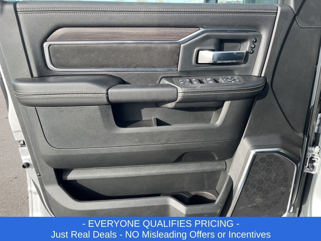 New 2026 Ram 2500 LARAMIE CREW CAB 4X4 8' BOX Pickup