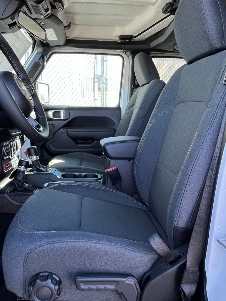 2026 Jeep Wrangler 4-Door Willys - Photo 8