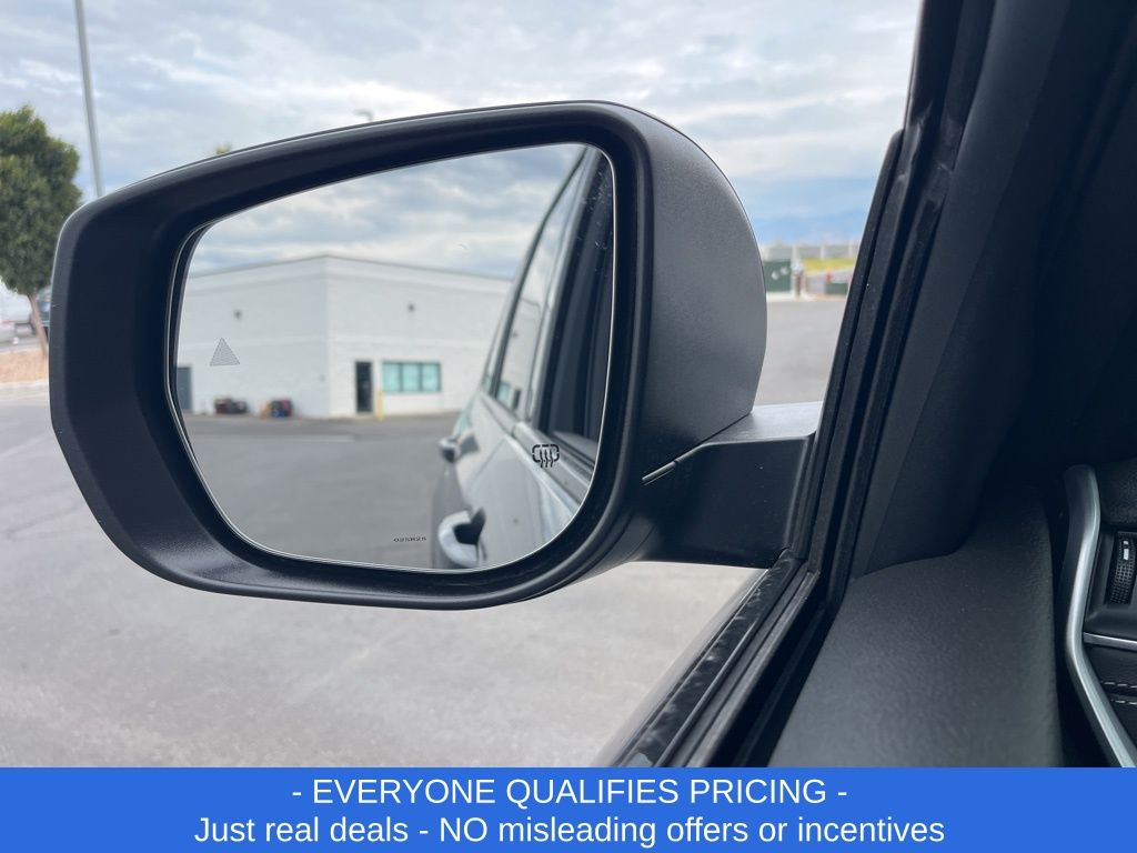 2025 Jeep Grand Cherokee Laredo photo 4