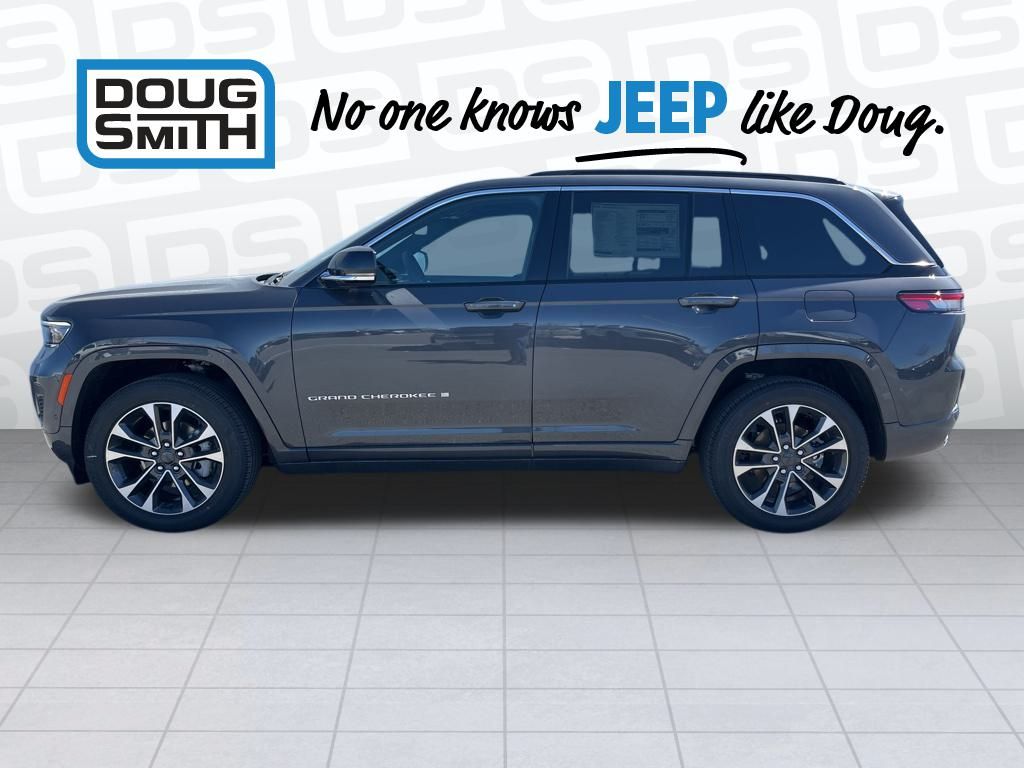 2025 Jeep Grand Cherokee Overland photo 3
