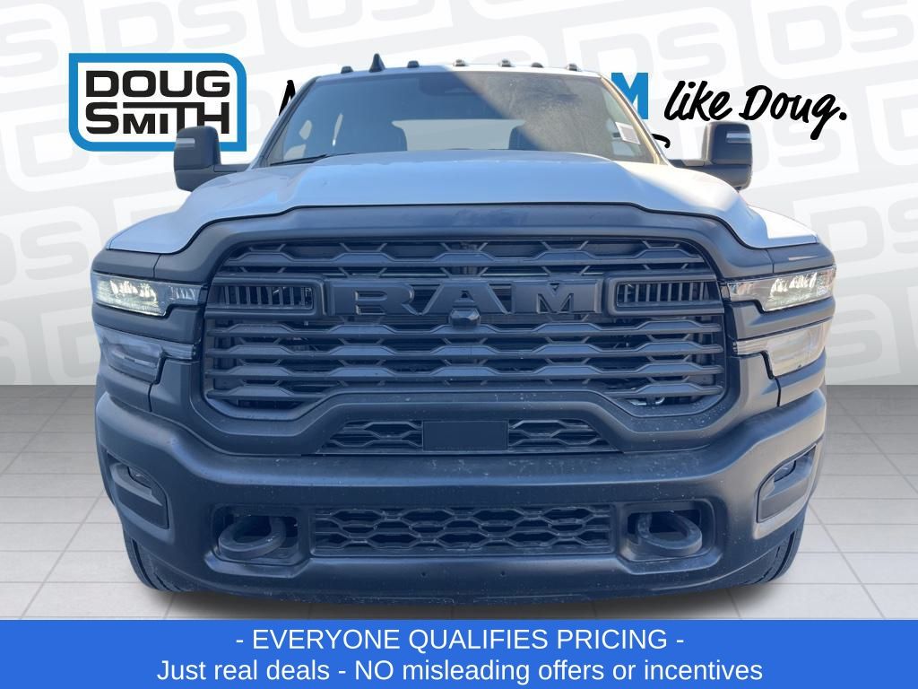 2025 Ram 5500 Tradesman photo 2