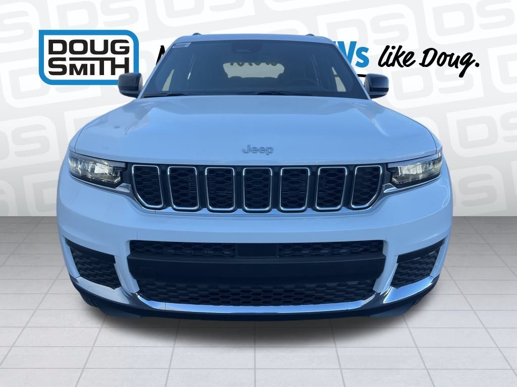 2025 Jeep Grand Cherokee Laredo photo 2