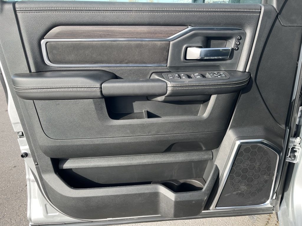 New 2026 Ram 2500 LARAMIE CREW CAB 4X4 8' BOX Pickup