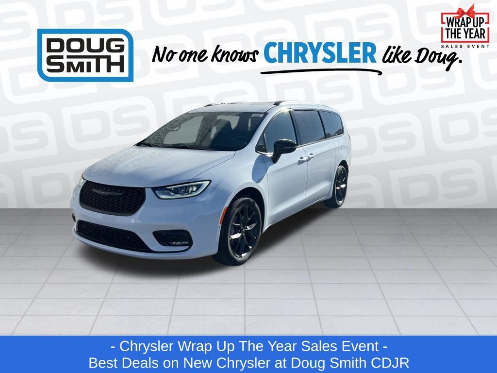 2026 Chrysler Pacifica Select's photo