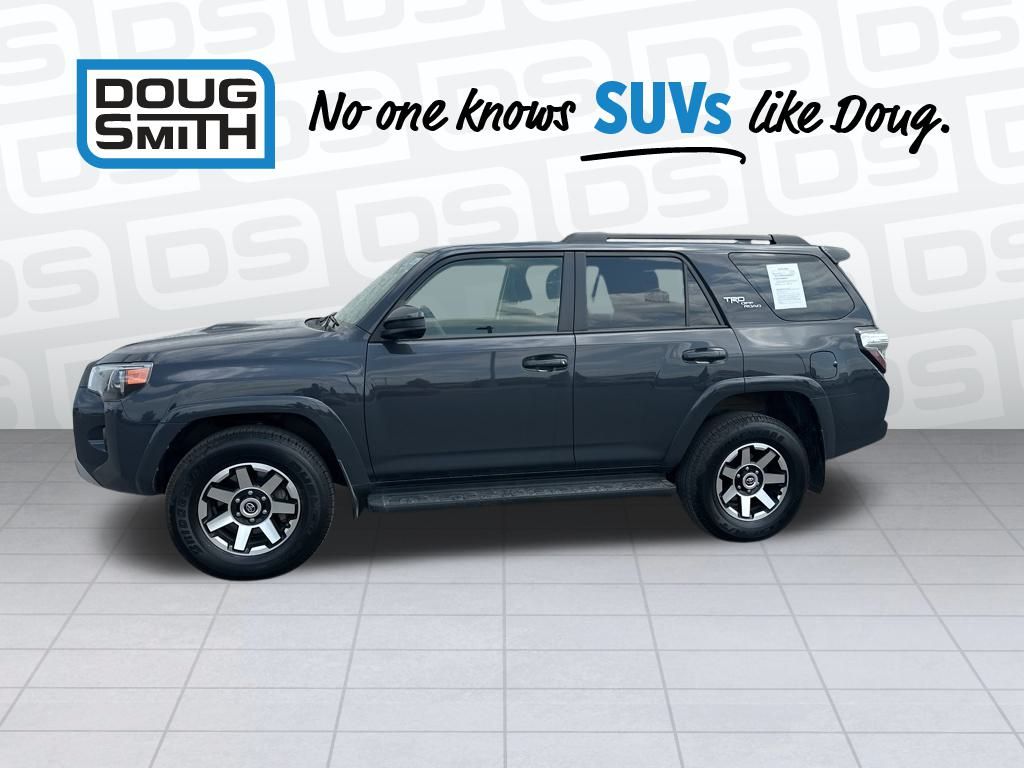 2024 Toyota 4Runner TRD Off-Road photo 2