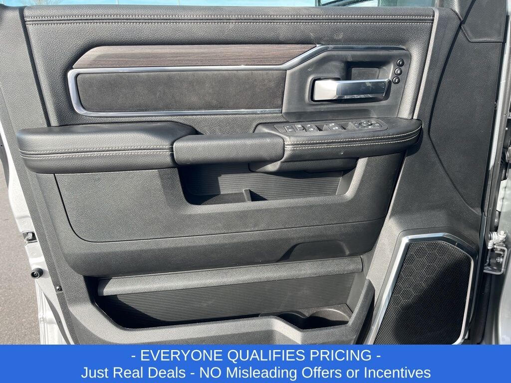 New 2026 Ram 2500 LARAMIE CREW CAB 4X4 8' BOX Pickup