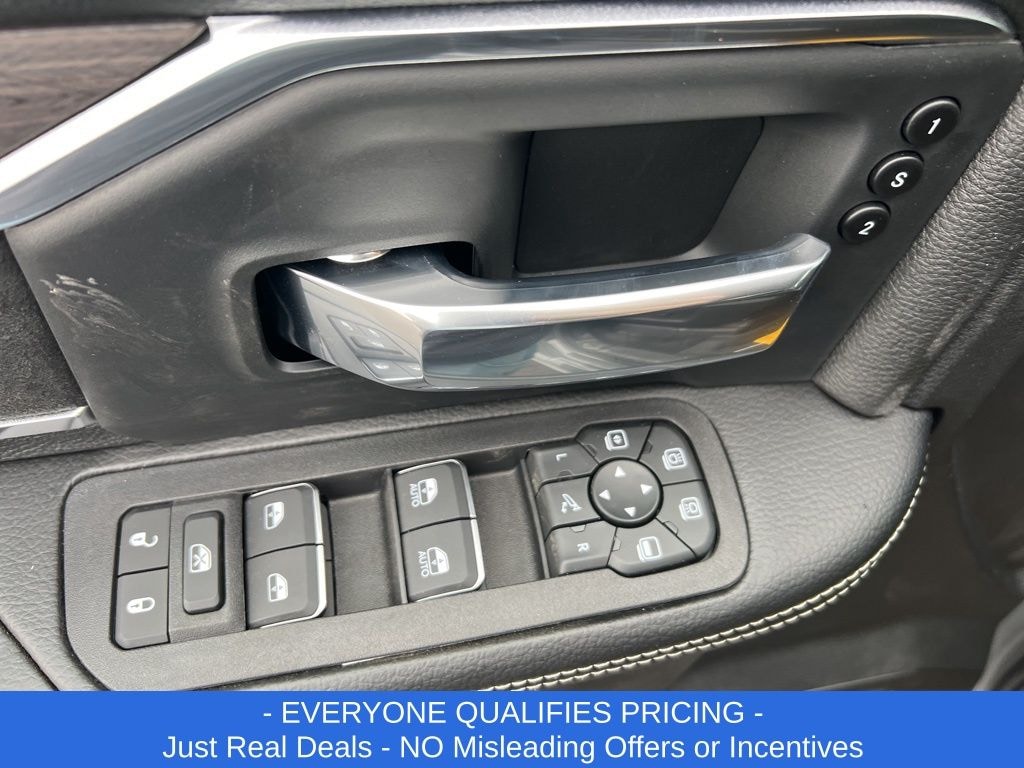 New 2026 Ram 3500 LARAMIE CREW CAB 4X4 6'4 BOX Pickup