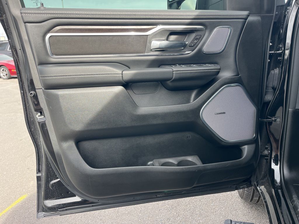2026 RAM 1500 Laramie - Photo 9