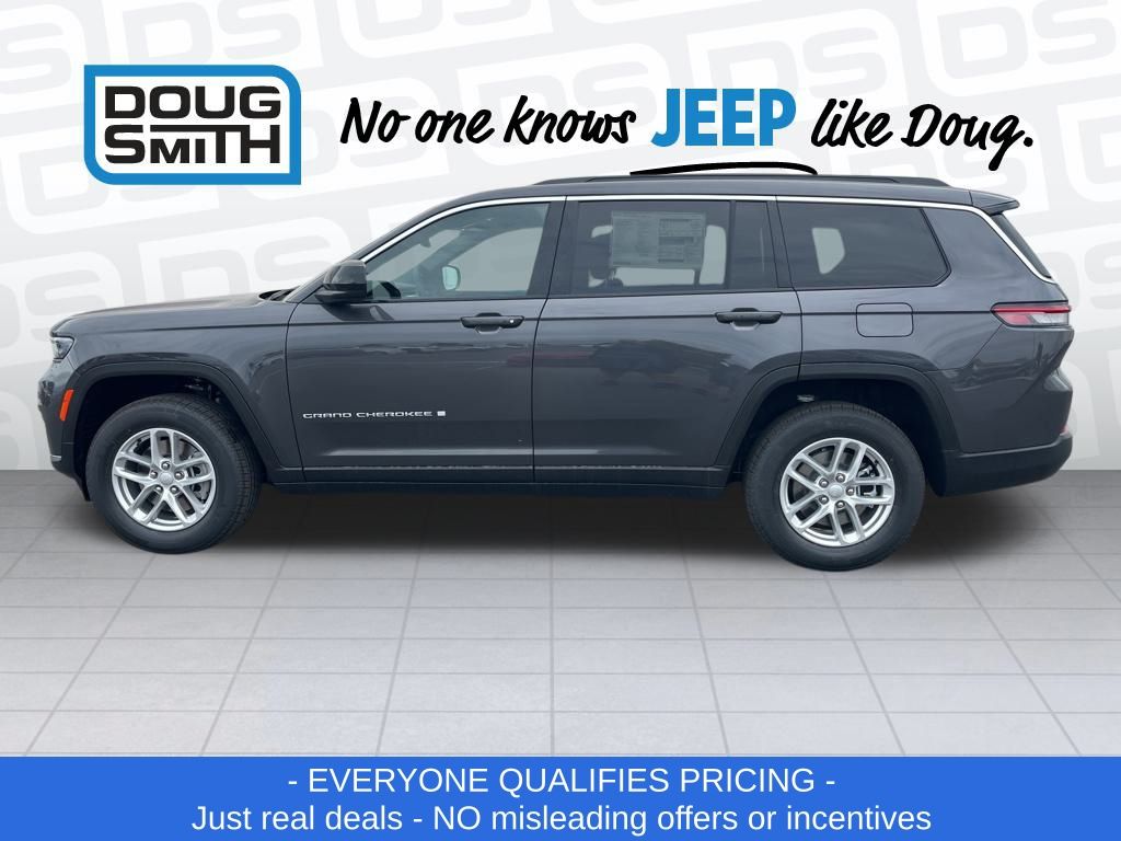 2025 Jeep Grand Cherokee Laredo photo 3
