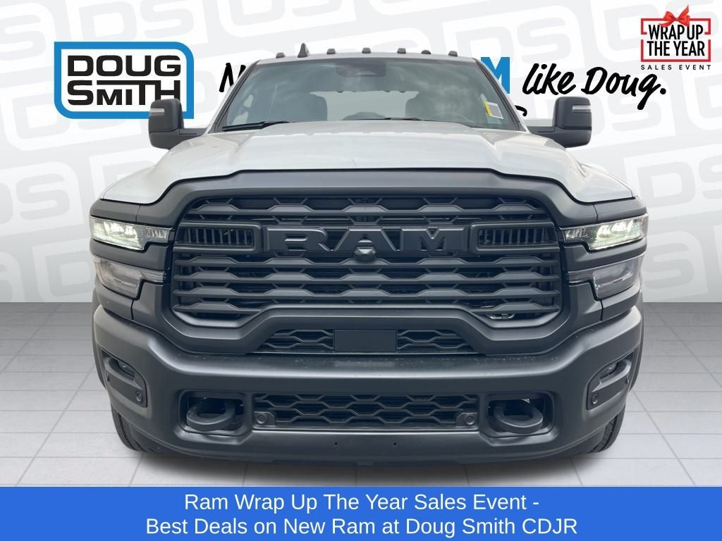 New 2026 Ram 5500 Chassis Cab TRADESMAN CREW 4X4 84' CA Pickup