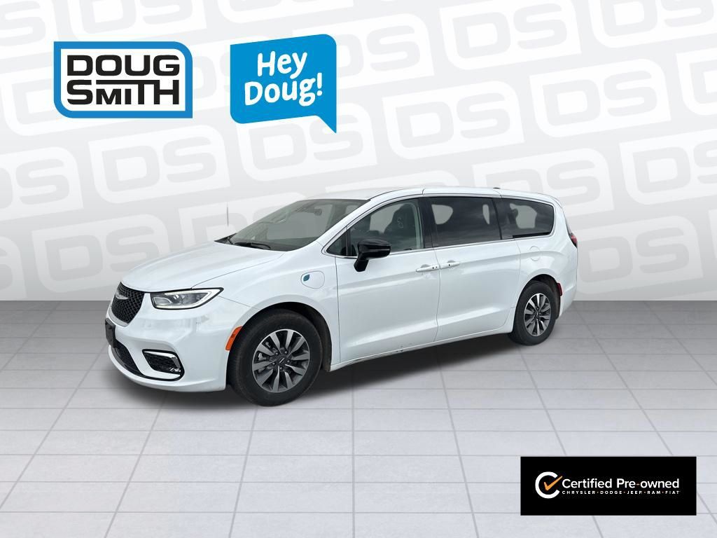 2024 Chrysler Pacifica Hybrid Select PHEV's photo