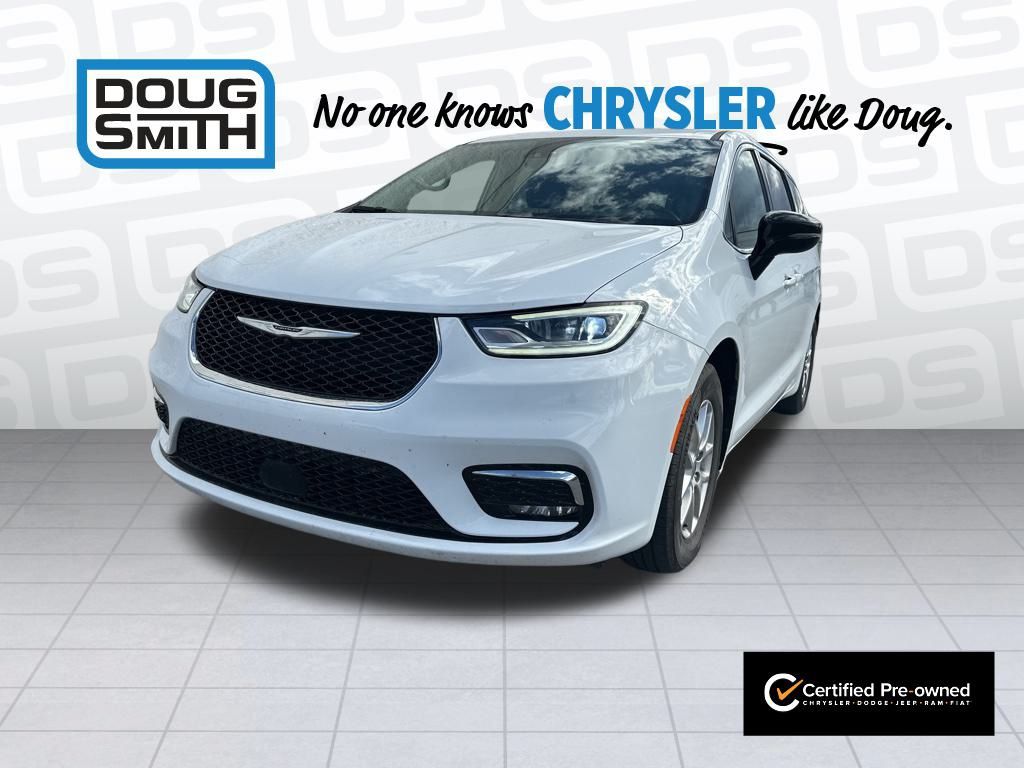 2024 Chrysler Pacifica Touring L photo 2