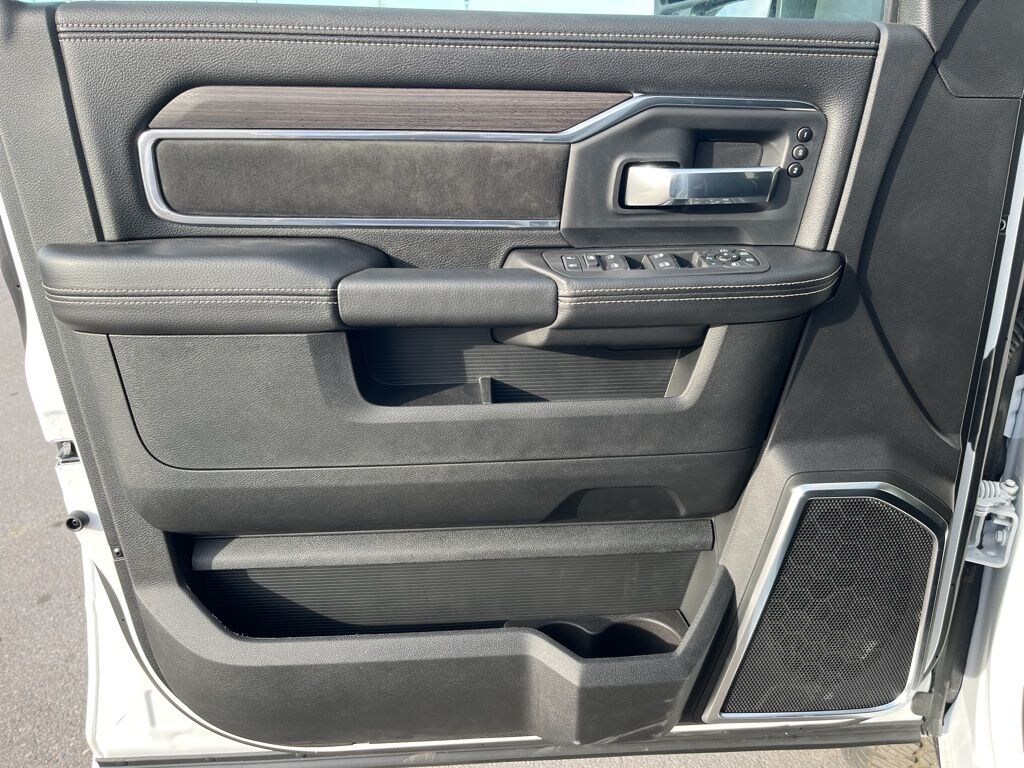 New 2026 Ram 2500 LARAMIE CREW CAB 4X4 8' BOX Pickup