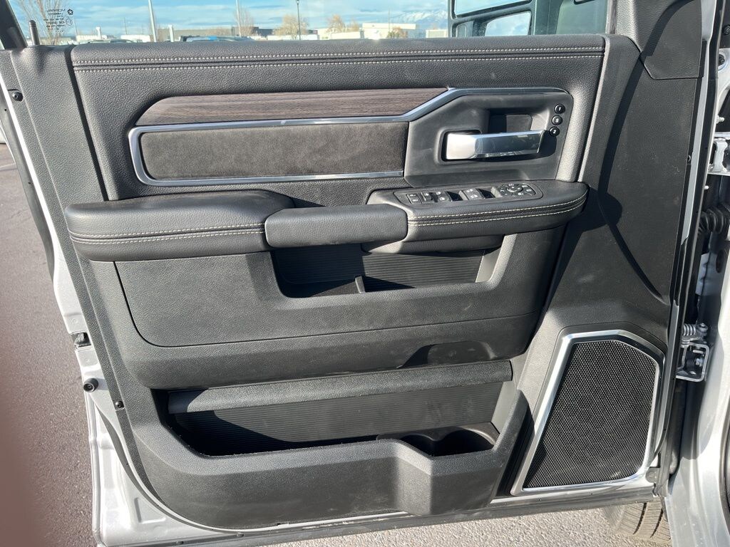 New 2026 Ram 2500 LARAMIE CREW CAB 4X4 6'4 BOX Pickup