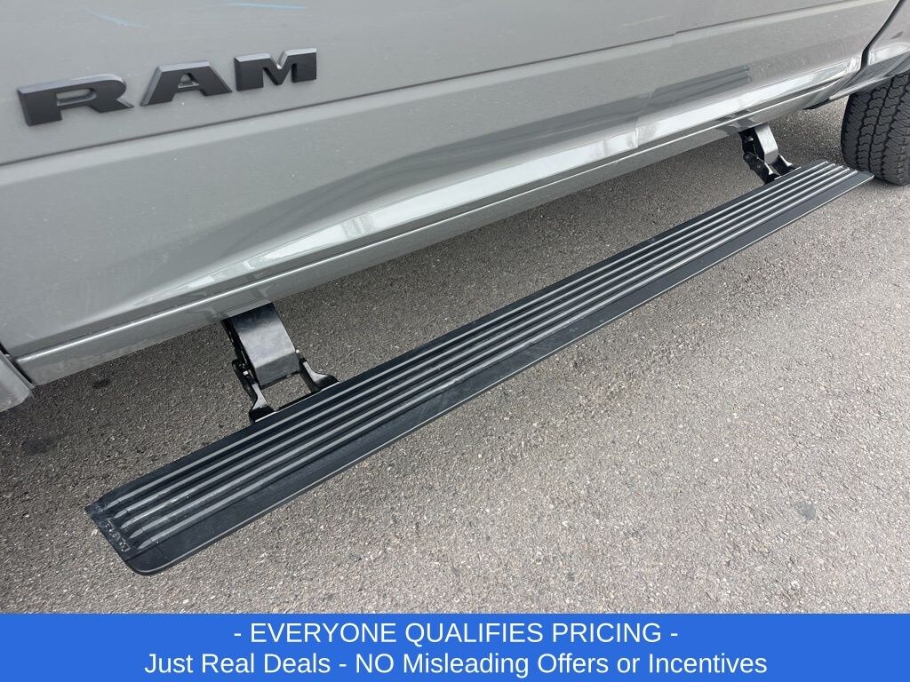 New 2026 Ram 3500 LIMITED CREW CAB 4X4 6'4 BOX Pickup