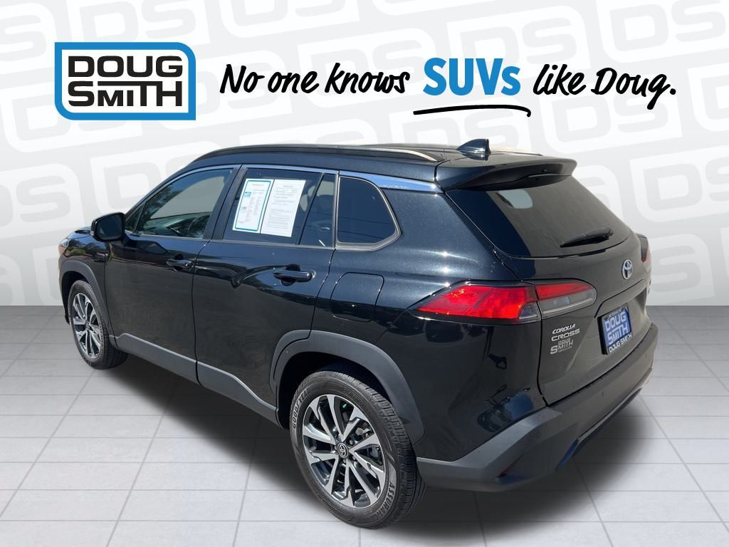 2023 Toyota Corolla Cross XLE photo 2