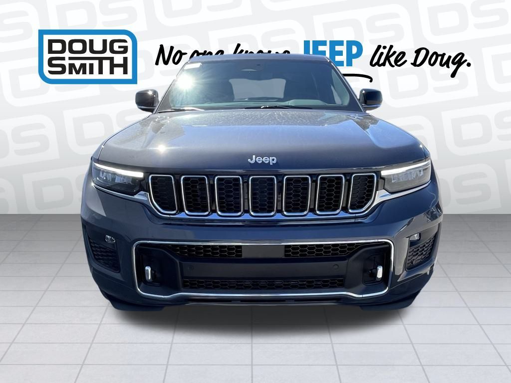 2025 Jeep Grand Cherokee Overland photo 2