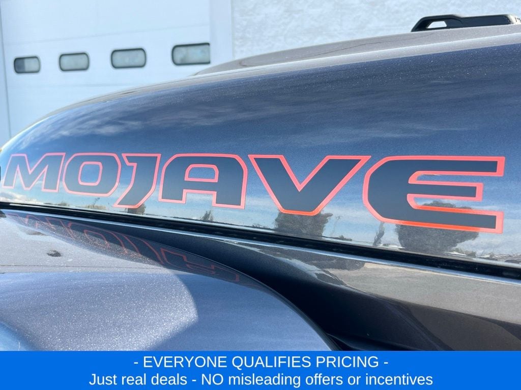 New 2025 Jeep Gladiator MOJAVE X 4X4 Pickup