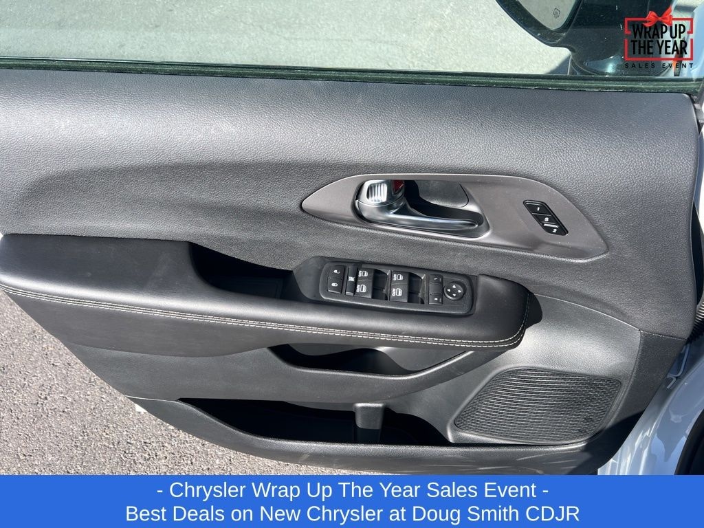 New 2026 Chrysler Pacifica SELECT AWD Passenger Van