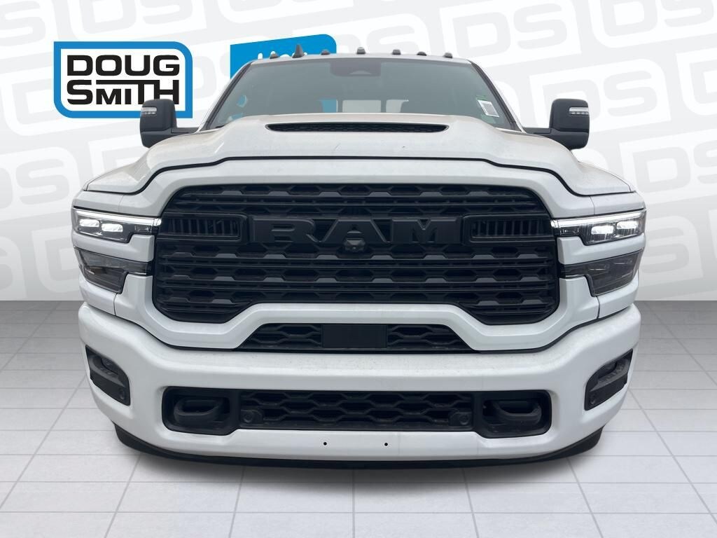 New 2026 Ram 3500 LIMITED CREW CAB 4X4 6'4 BOX Pickup