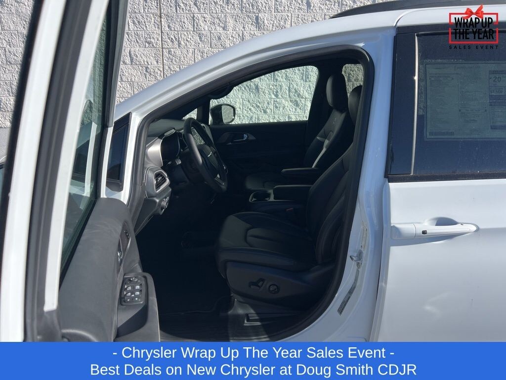 New 2026 Chrysler Pacifica SELECT AWD Passenger Van