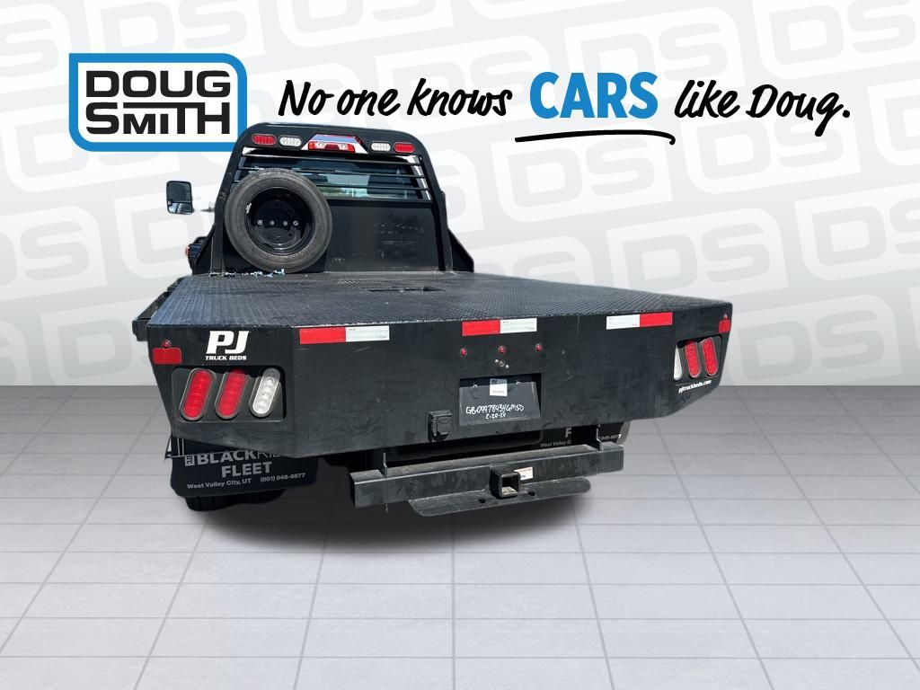 2023 Chevrolet Silverado 6500HD photo 2