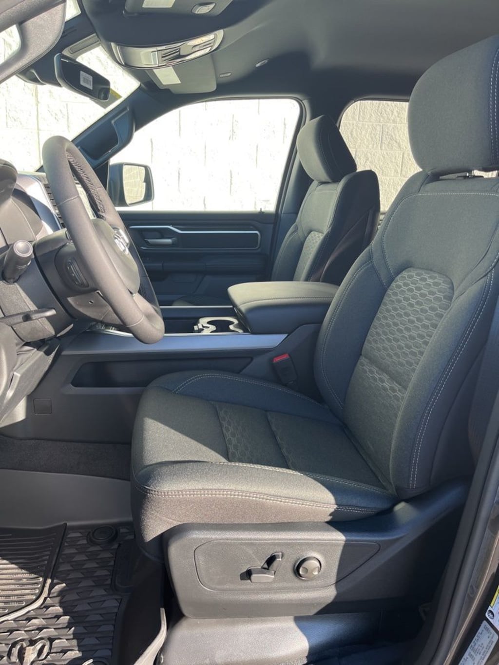 New 2026 Ram 1500 BIG HORN CREW CAB 4X4 5'7 BOX Pickup