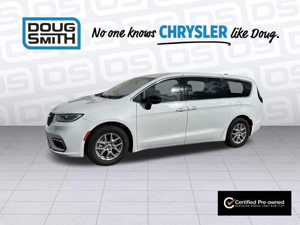 2024 Chrysler Pacifica Touring L's photo