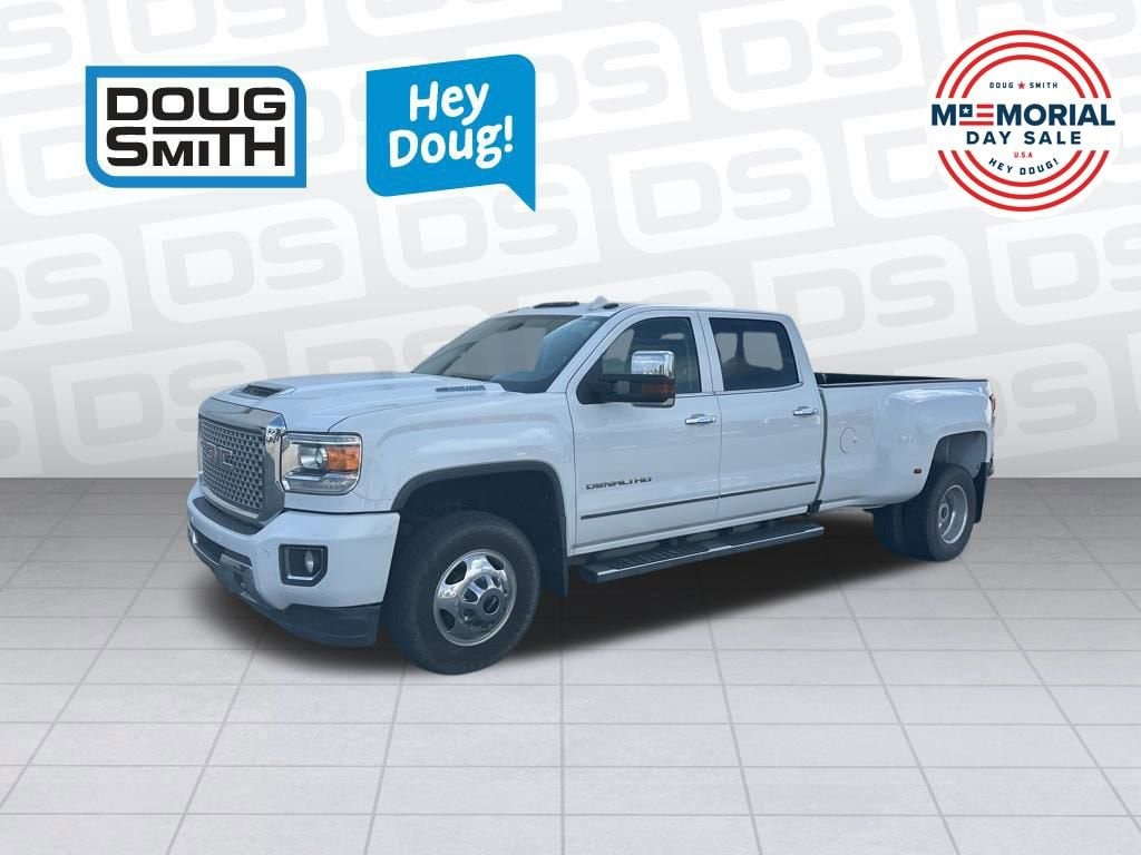 2017 GMC Sierra 4WD Crew Cab Long Box Denali's photo