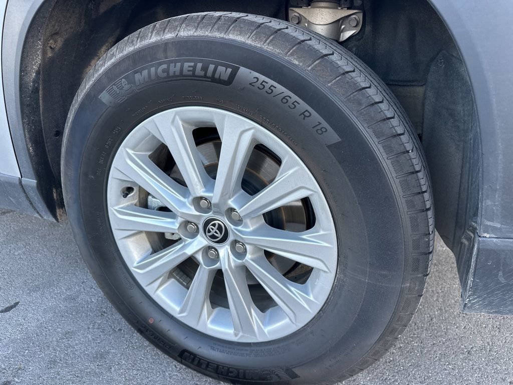 2025 Toyota Grand Highlander XLE photo 3