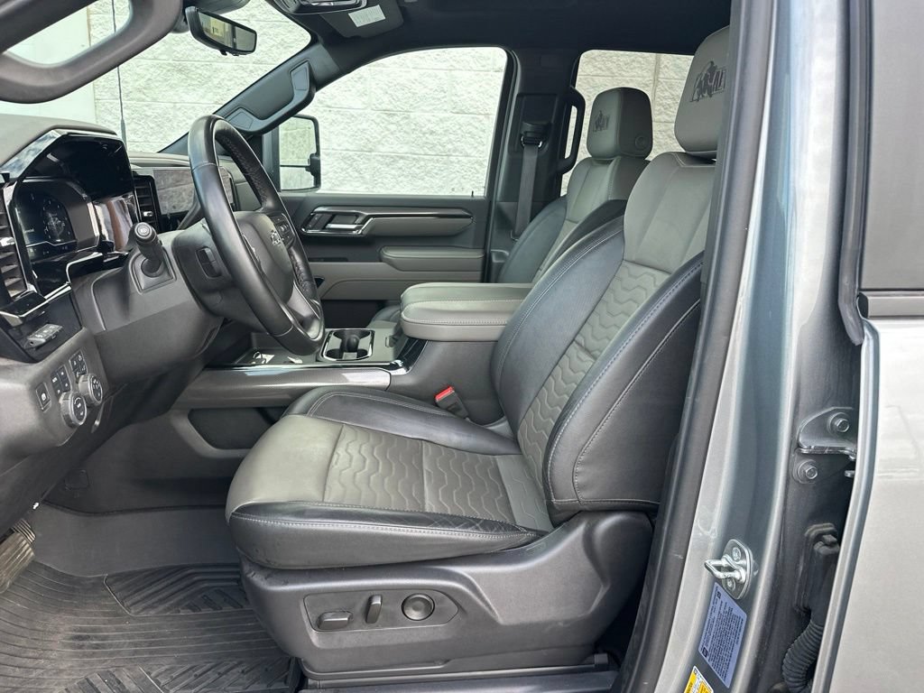 2025 Chevrolet Silverado 2500HD ZR2 - Photo 11