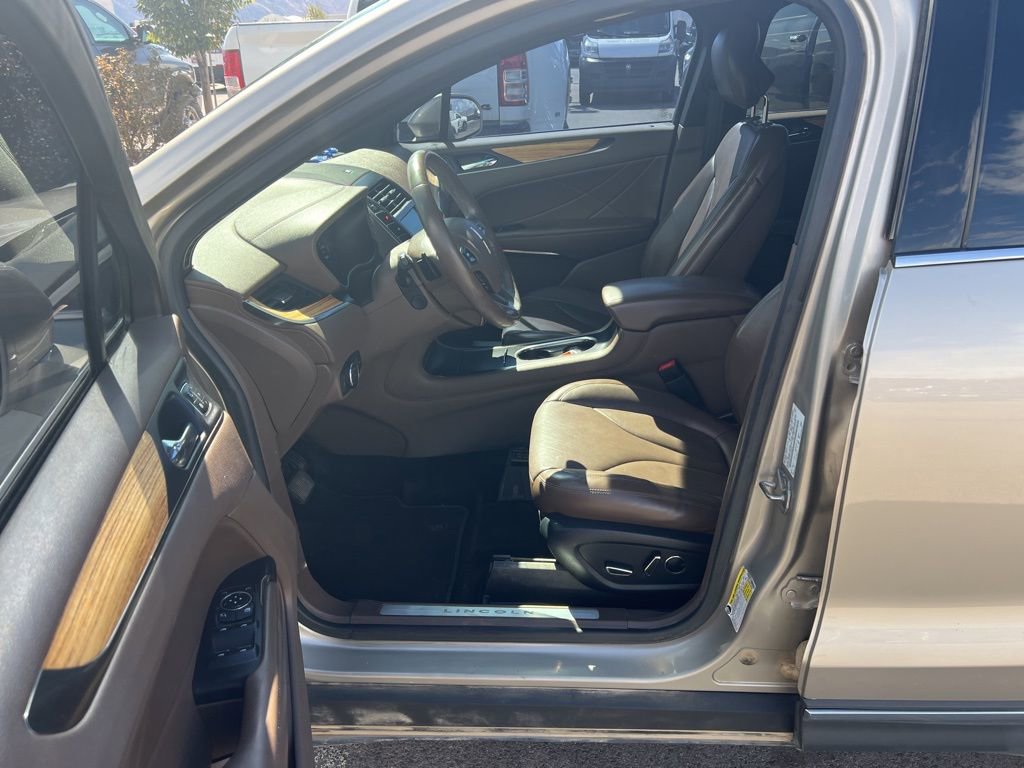 2015 Lincoln MKC Base photo 3