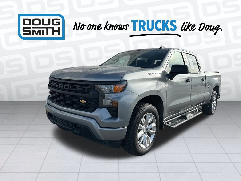 2023 Chevrolet Silverado 1500 Custom photo 3