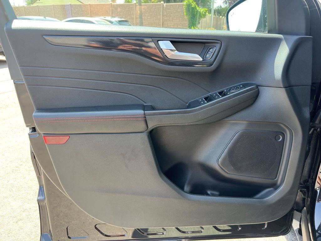 2025 Ford Escape ST-Line Select - Photo 8