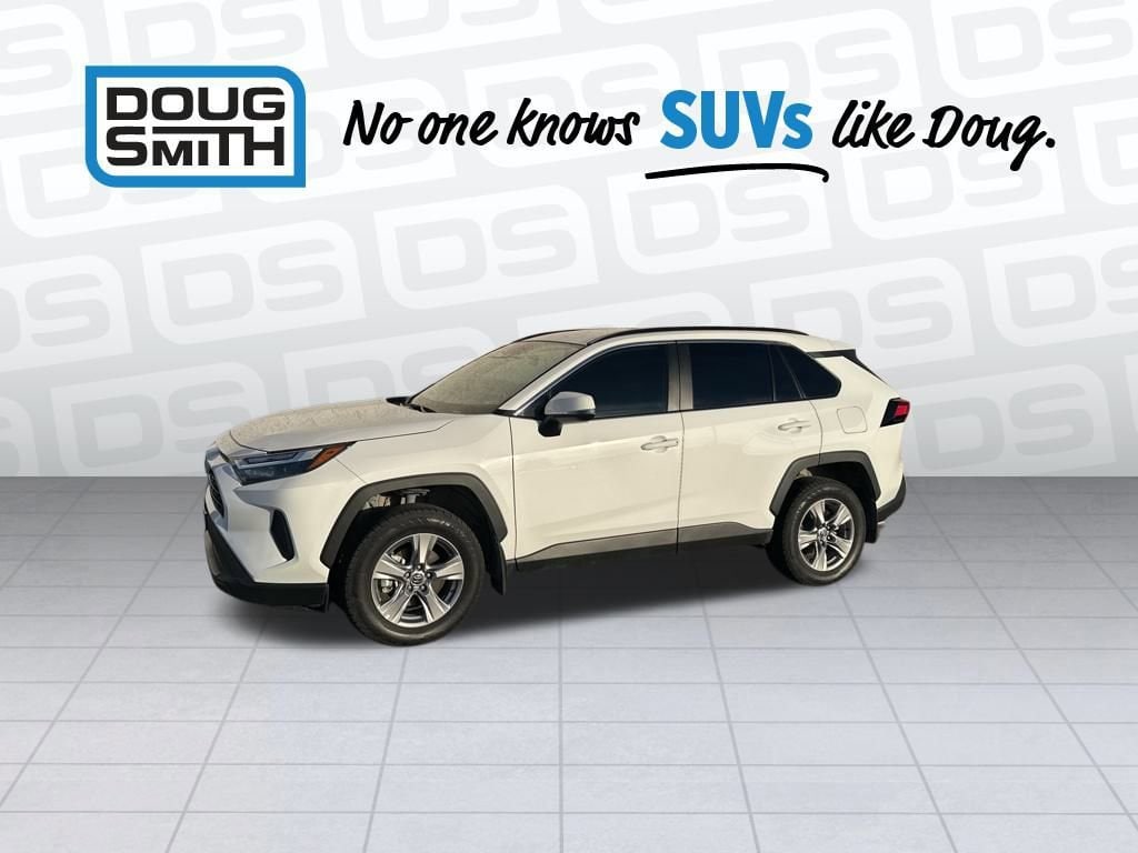 2024 Toyota RAV4 XLE's photo