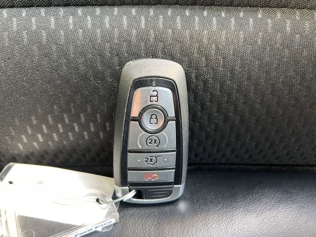 2025 Ford Escape ST-Line Select - Photo 28