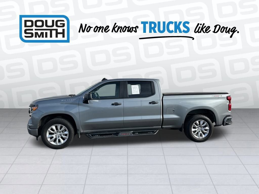 2023 Chevrolet Silverado 1500 Custom photo 2