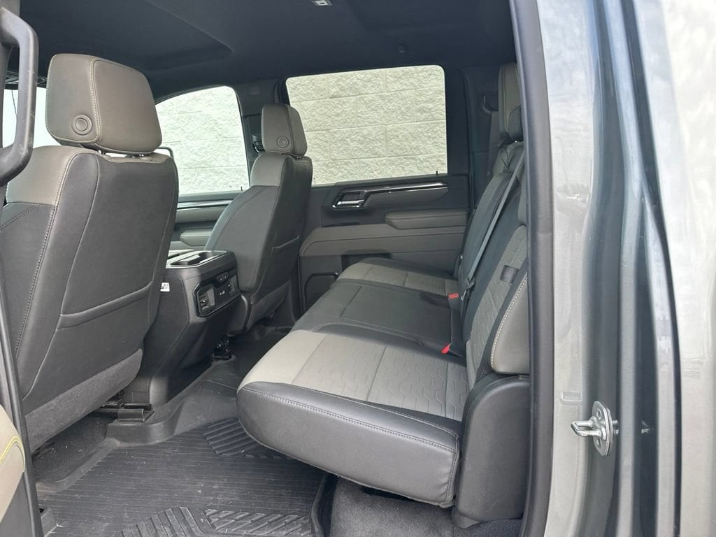 2025 Chevrolet Silverado 2500HD ZR2 - Photo 9