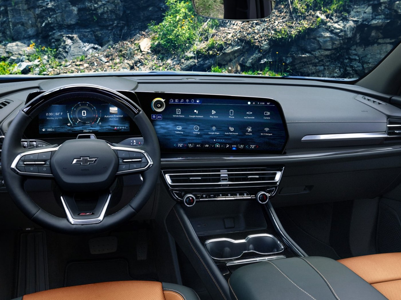 The Traverse dashboard, with its 11-inch driver display and 17.7-inch touchscreen, and tan seats