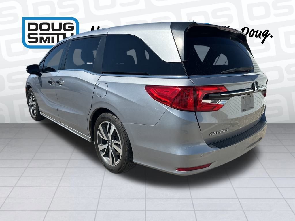 2023 Honda Odyssey Touring photo 3
