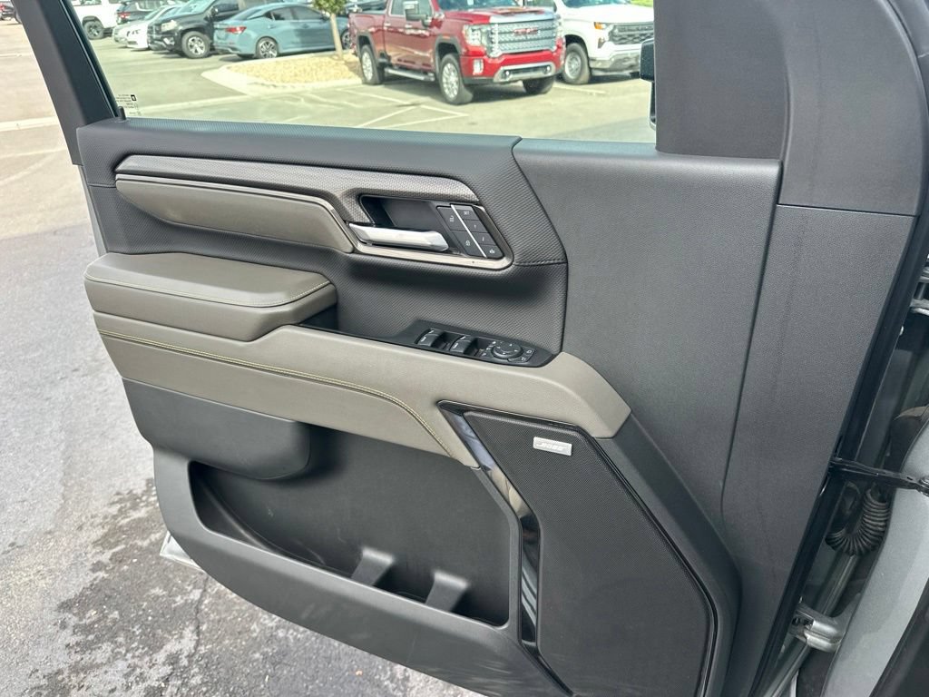 2025 Chevrolet Silverado 2500HD ZR2 - Photo 22