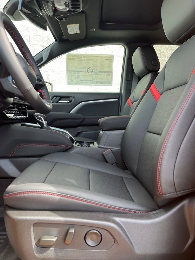 2026 Chevrolet Colorado Z71 - Photo 8