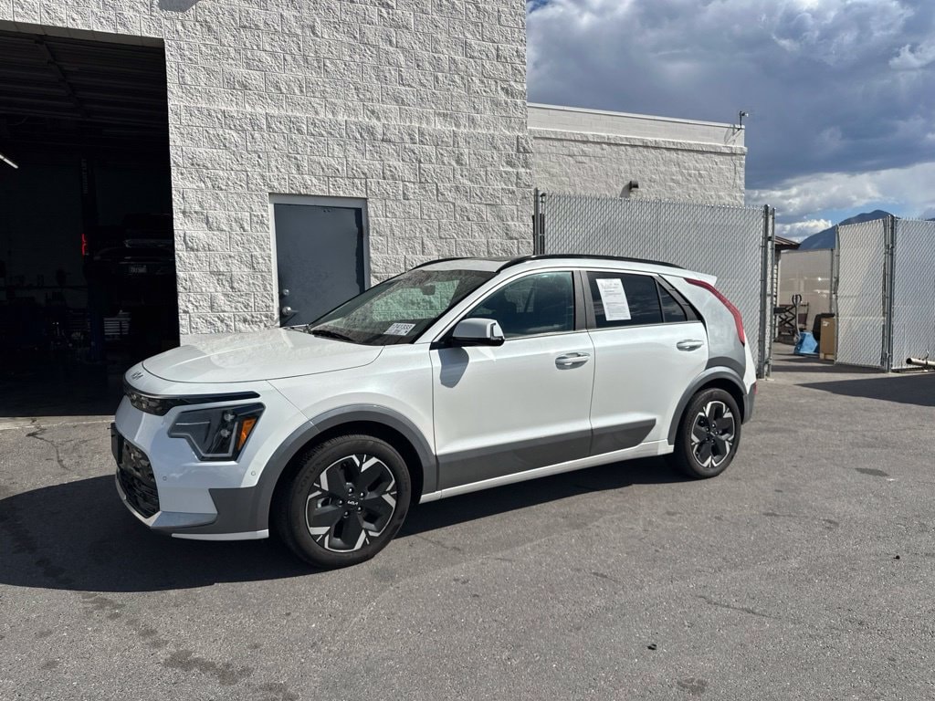 Used 2024 Kia Niro Wave with VIN KNDCT3L12R5092335 for sale in Spanish Fork, UT