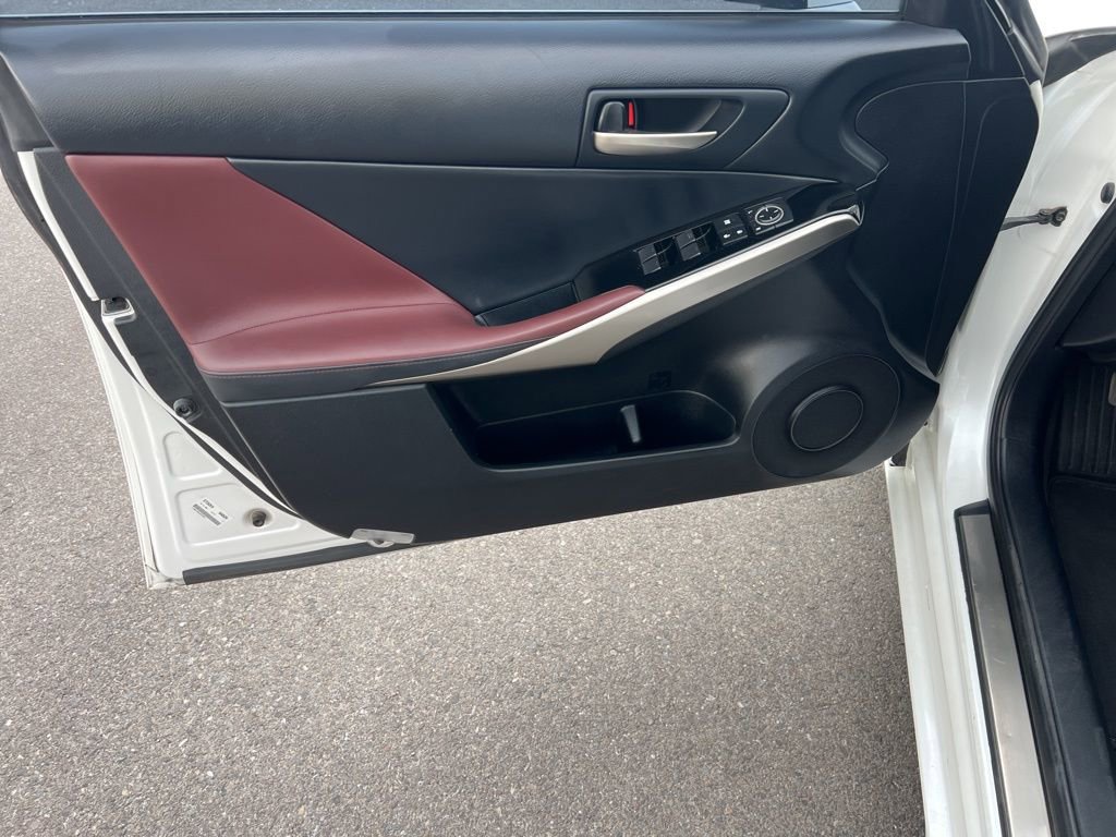 2018 Lexus IS 300 photo 2